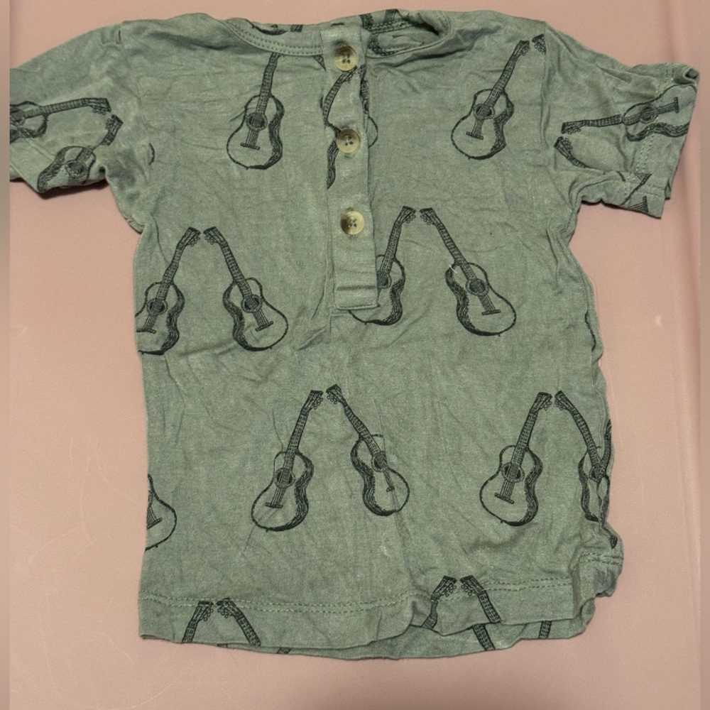 kate quinn Green Guitar Print Kids Tee